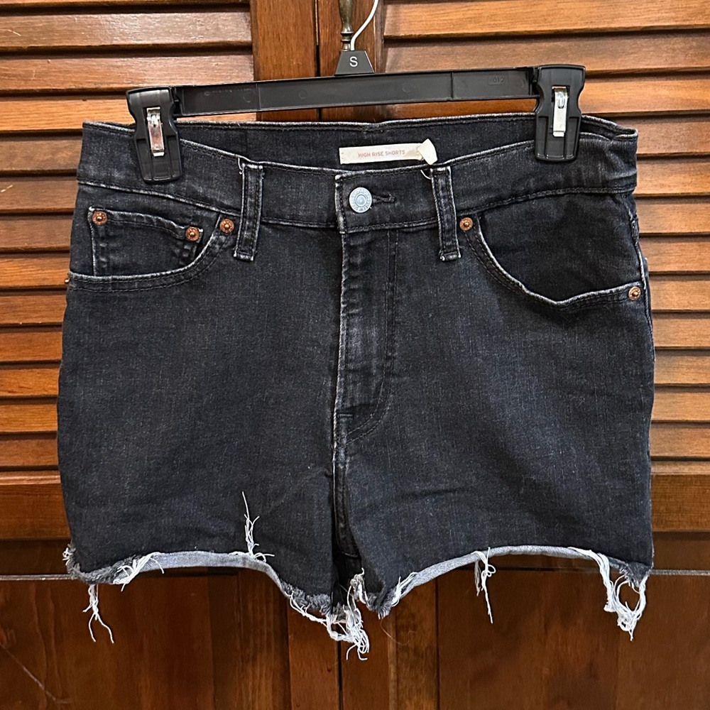 LEVI’S SHORTS